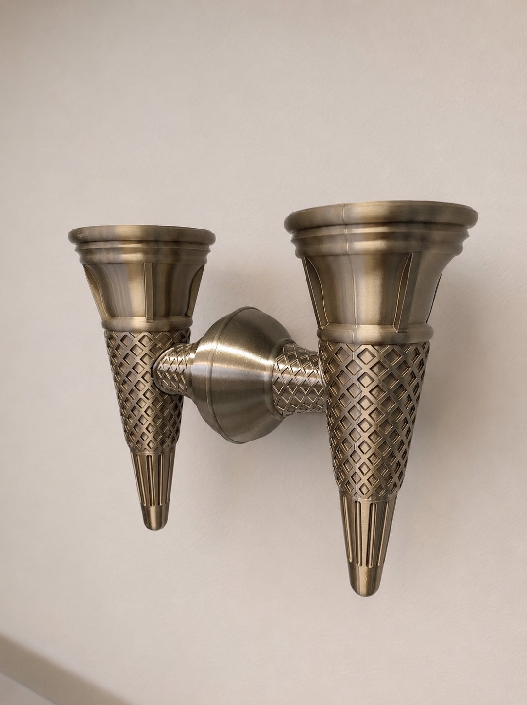 Ornamentale Wandleuchte in der Theaterwerkstatt